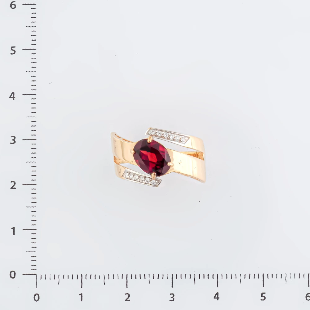 Кольцо с гранатом из красного золота 585 пробы Кольцо с гранатом из красного золота 585 пробы