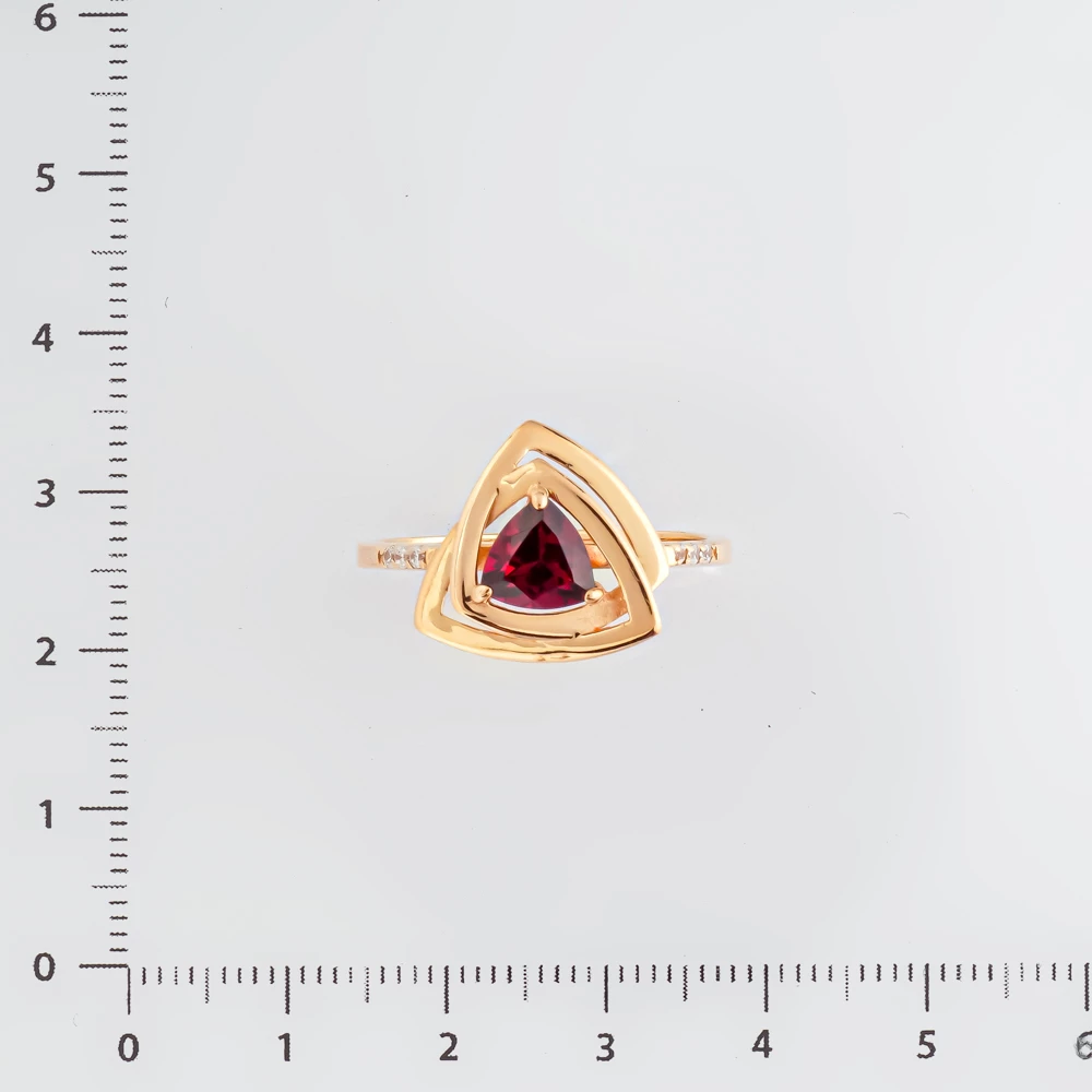 Кольцо с гранатом из красного золота 585 пробы Кольцо с гранатом из красного золота 585 пробы