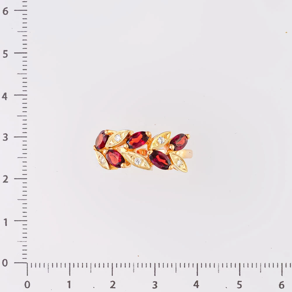 Кольцо с гранатом из красного золота 585 пробы Кольцо с гранатом из красного золота 585 пробы