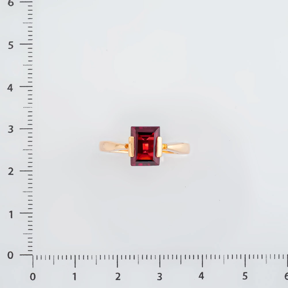 Кольцо с гранатом из красного золота 585 пробы Кольцо с гранатом из красного золота 585 пробы