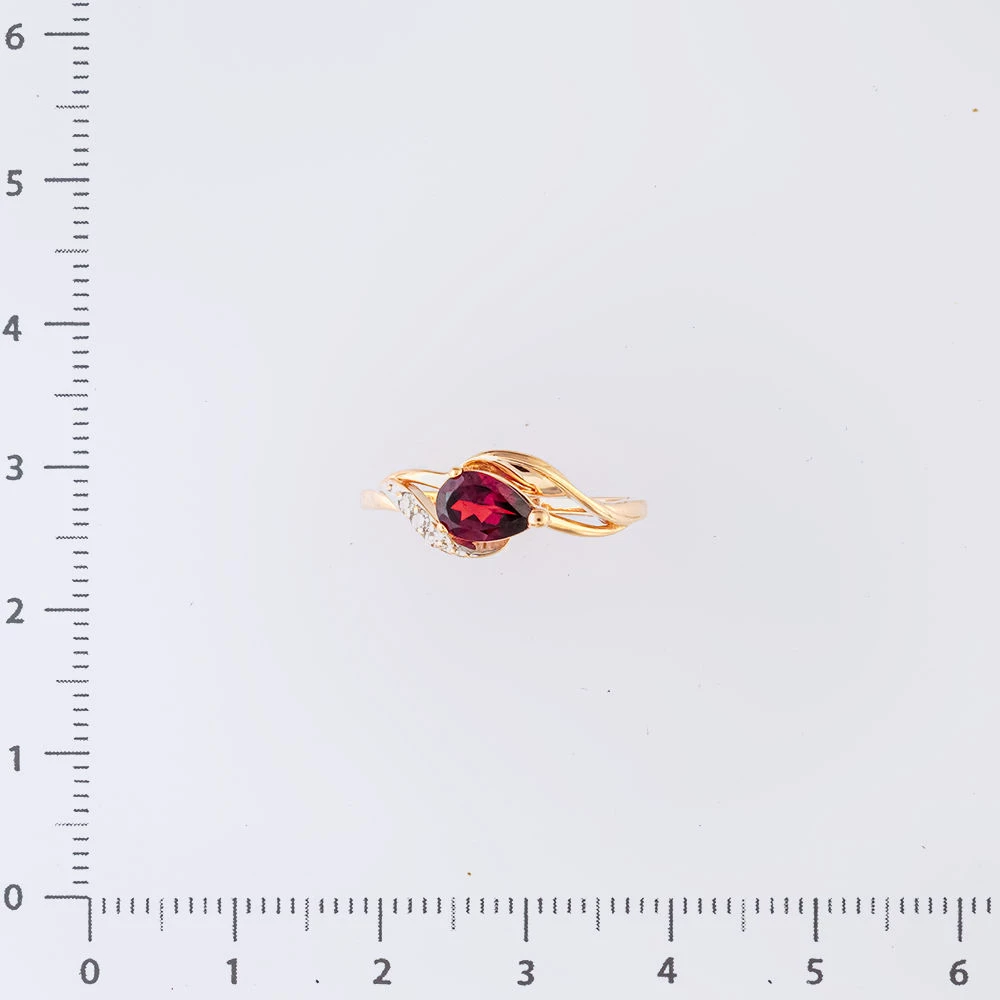 Кольцо с гранатом из красного золота 585 пробы Кольцо с гранатом из красного золота 585 пробы