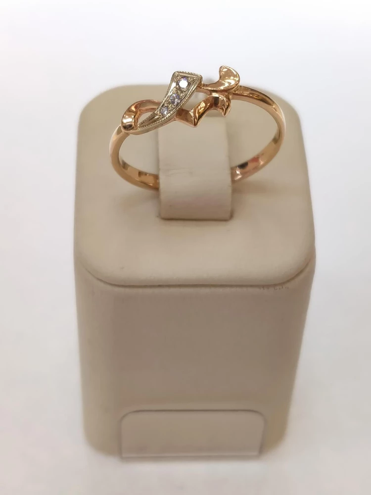 Кольцо с фианитом из красного золота 585 пробы Кольцо с фианитом из красного золота 585 пробы