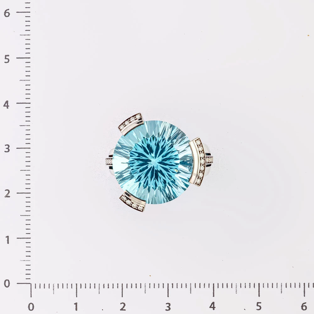 Кольцо с топазом из белого золота 585 пробы