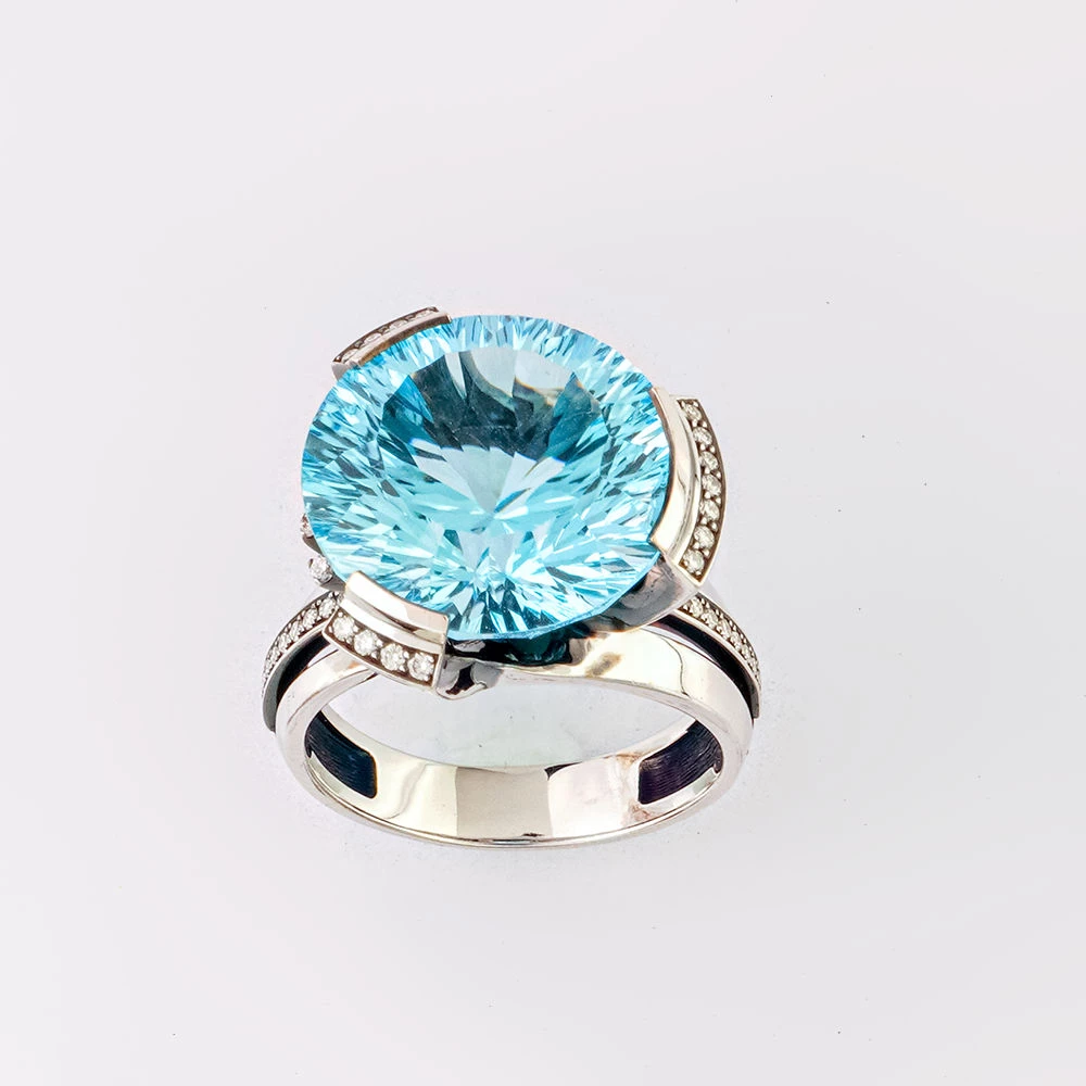 Кольцо с топазом из белого золота 585 пробы