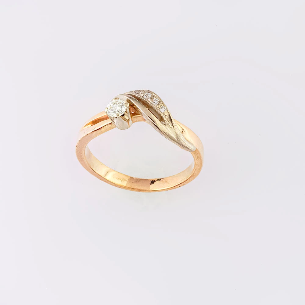 Кольцо с бриллиантом из красного золота 585 пробы