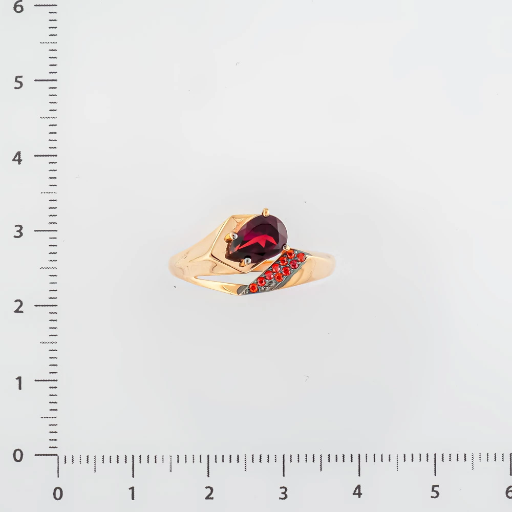 Кольцо с гранатом из красного золота 585 пробы