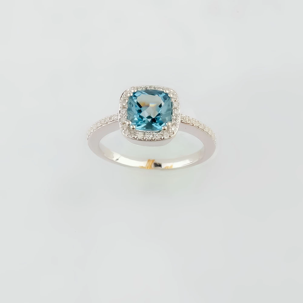 Кольцо с топазом из белого золота 585 пробы