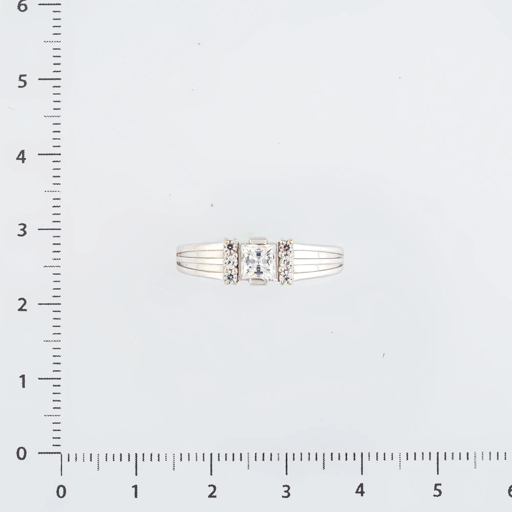 Кольцо с фианитом из белого золота 585 пробы Кольцо с фианитом из белого золота 585 пробы