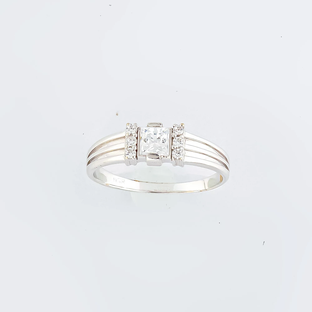 Кольцо с фианитом из белого золота 585 пробы Кольцо с фианитом из белого золота 585 пробы