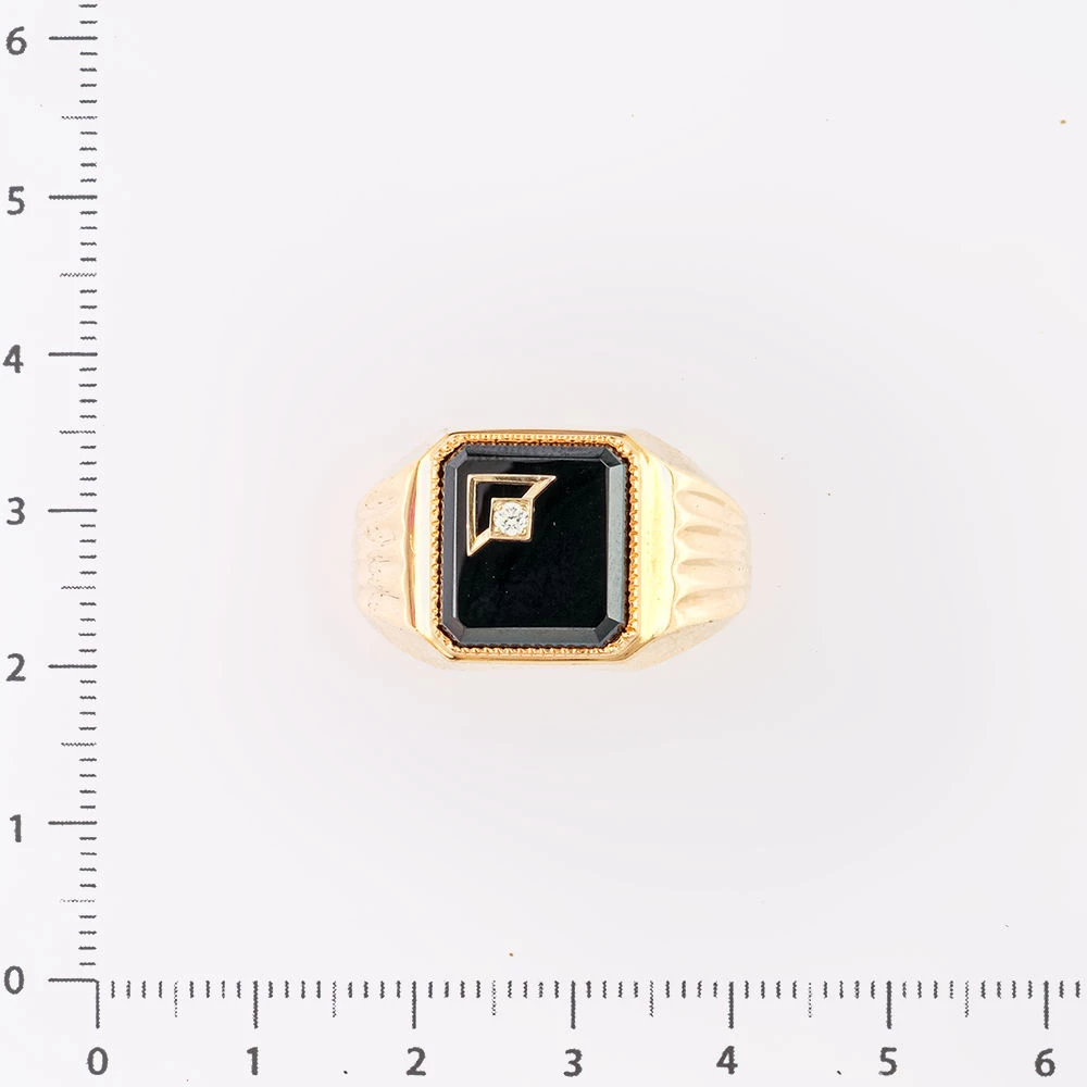 Кольцо с ониксом из красного золота 585 пробы