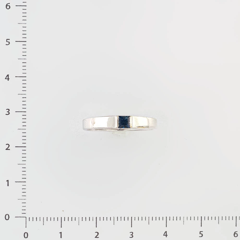 Кольцо с сапфиром синтетическим из белого золота 585 пробы