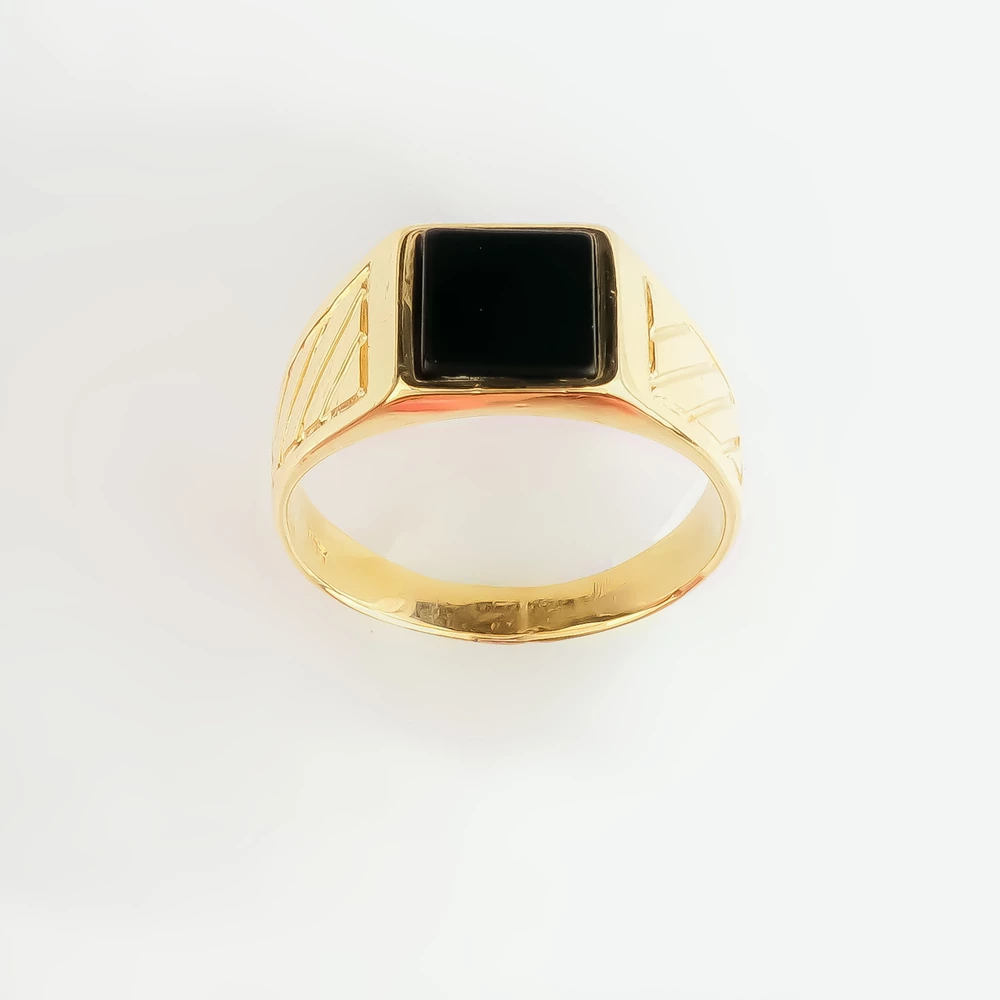 Кольцо с ониксом из желтого золота 585 пробы Кольцо с ониксом из желтого золота 585 пробы