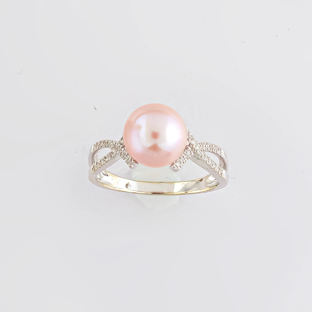 Кольцо с культивированным жемчугом из белого золота 585 пробы Кольцо с культивированным жемчугом из белого золота 585 пробы