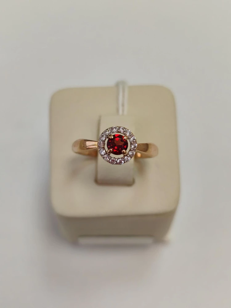 Кольцо с гранатом из красного золота 375 пробы