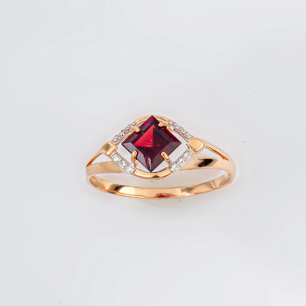 Кольцо с гранатом из красного золота 585 пробы