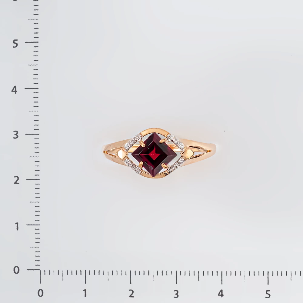 Кольцо с гранатом из красного золота 585 пробы