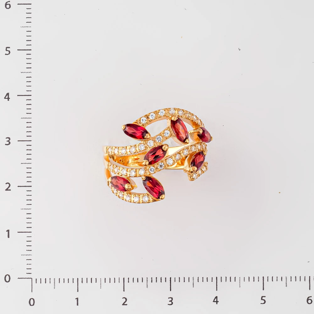 Кольцо с гранатом из красного золота 585 пробы Кольцо с гранатом из красного золота 585 пробы