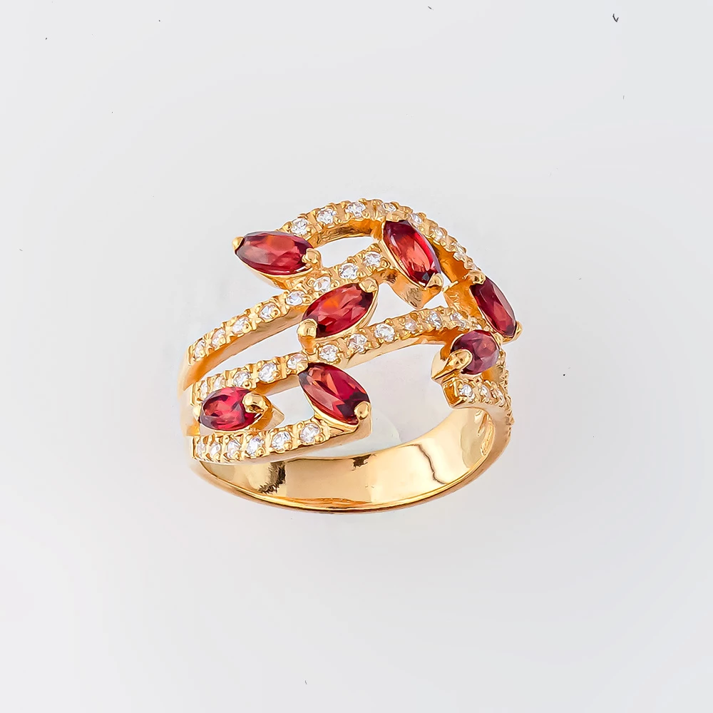 Кольцо с гранатом из красного золота 585 пробы Кольцо с гранатом из красного золота 585 пробы