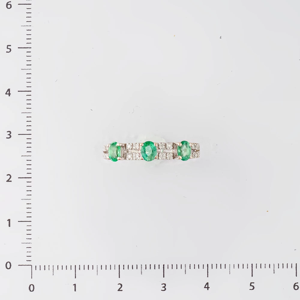 Кольцо с изумрудом из белого золота 585 пробы