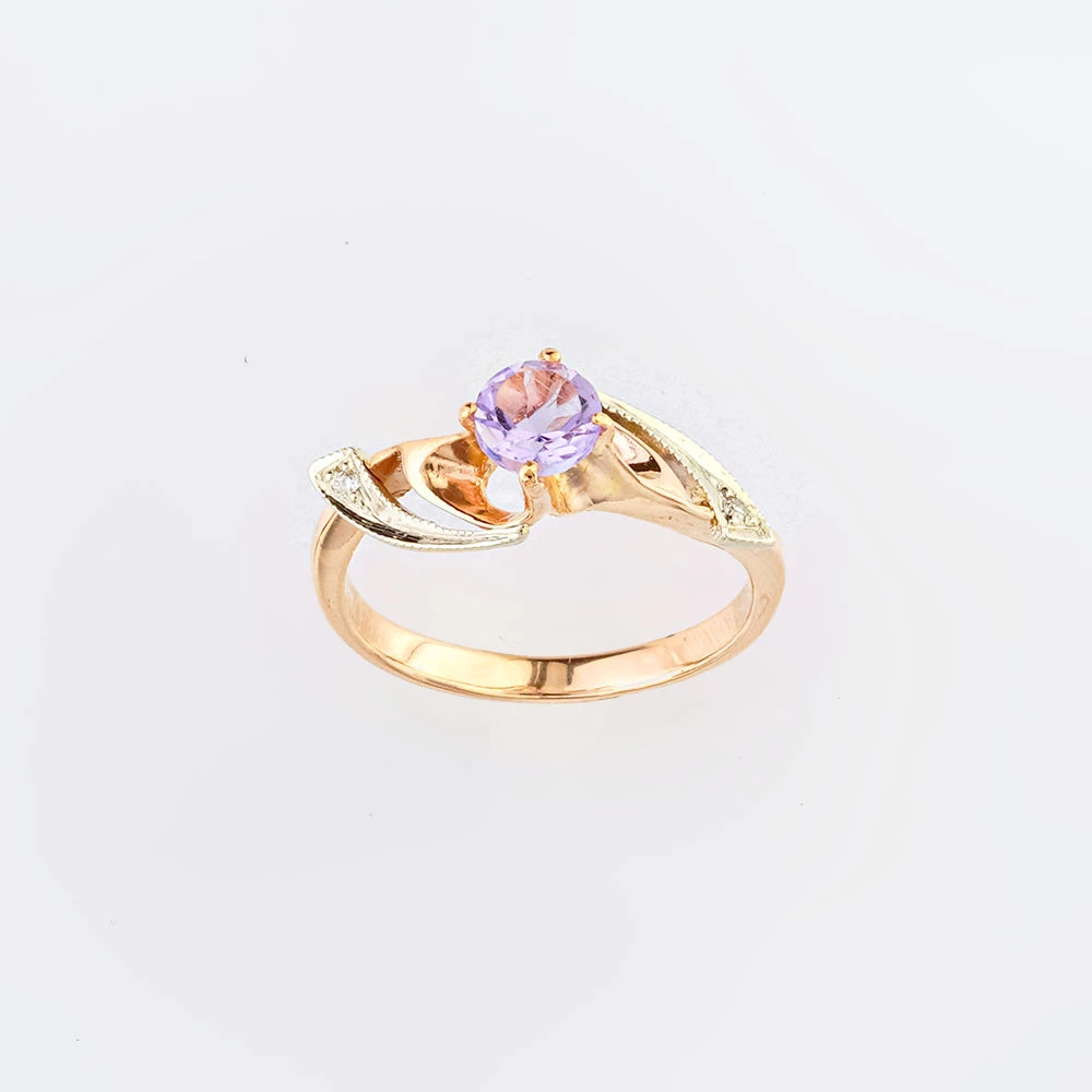 Кольцо с аметистом из красного золота 585 пробы Кольцо с аметистом из красного золота 585 пробы