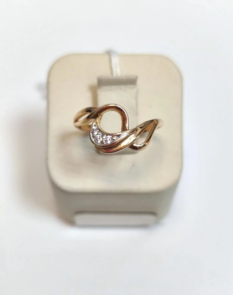 Кольцо с фианитом из красного золота 585 пробы