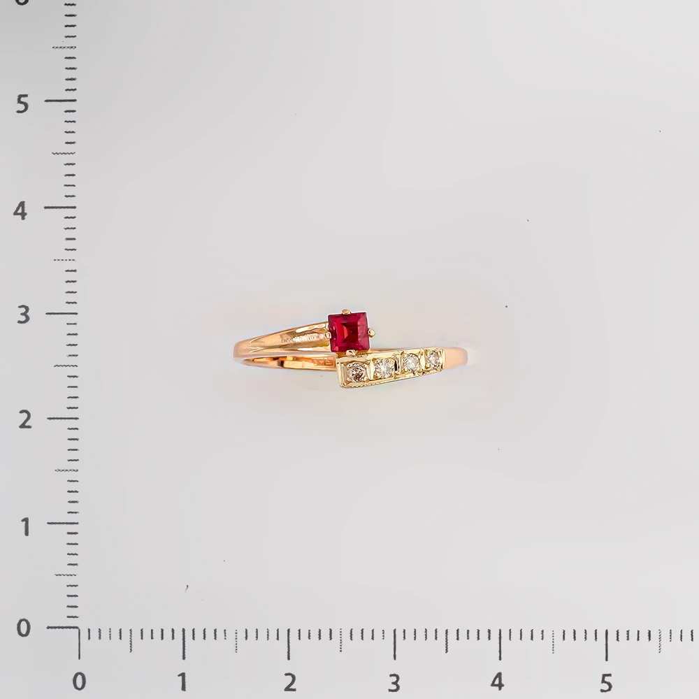 Кольцо с гранатом из красного золота 585 пробы