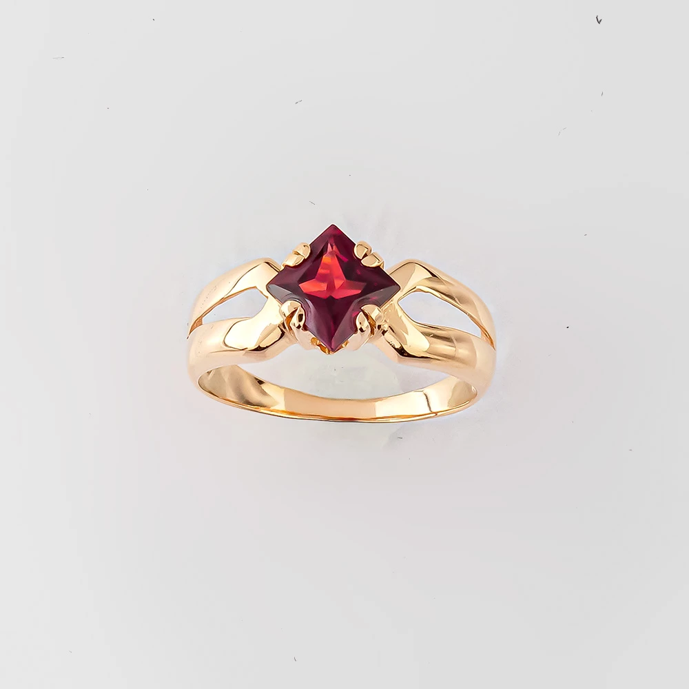 Кольцо с гранатом из красного золота 585 пробы