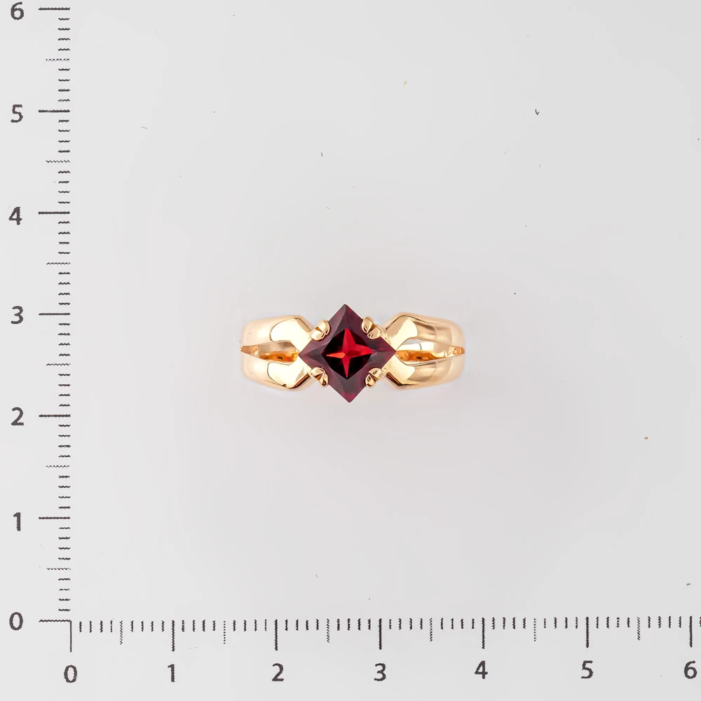 Кольцо с гранатом из красного золота 585 пробы