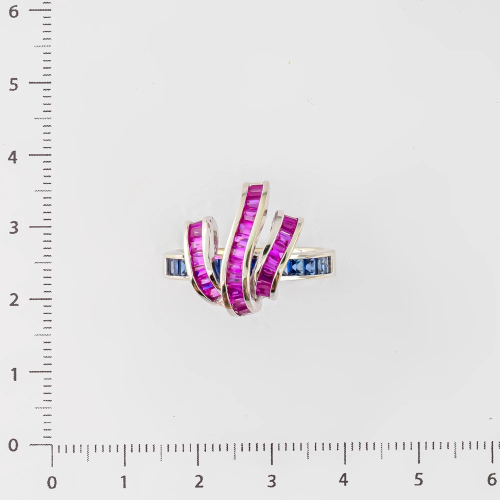 Кольцо с сапфиром синтетическим из белого золота 585 пробы