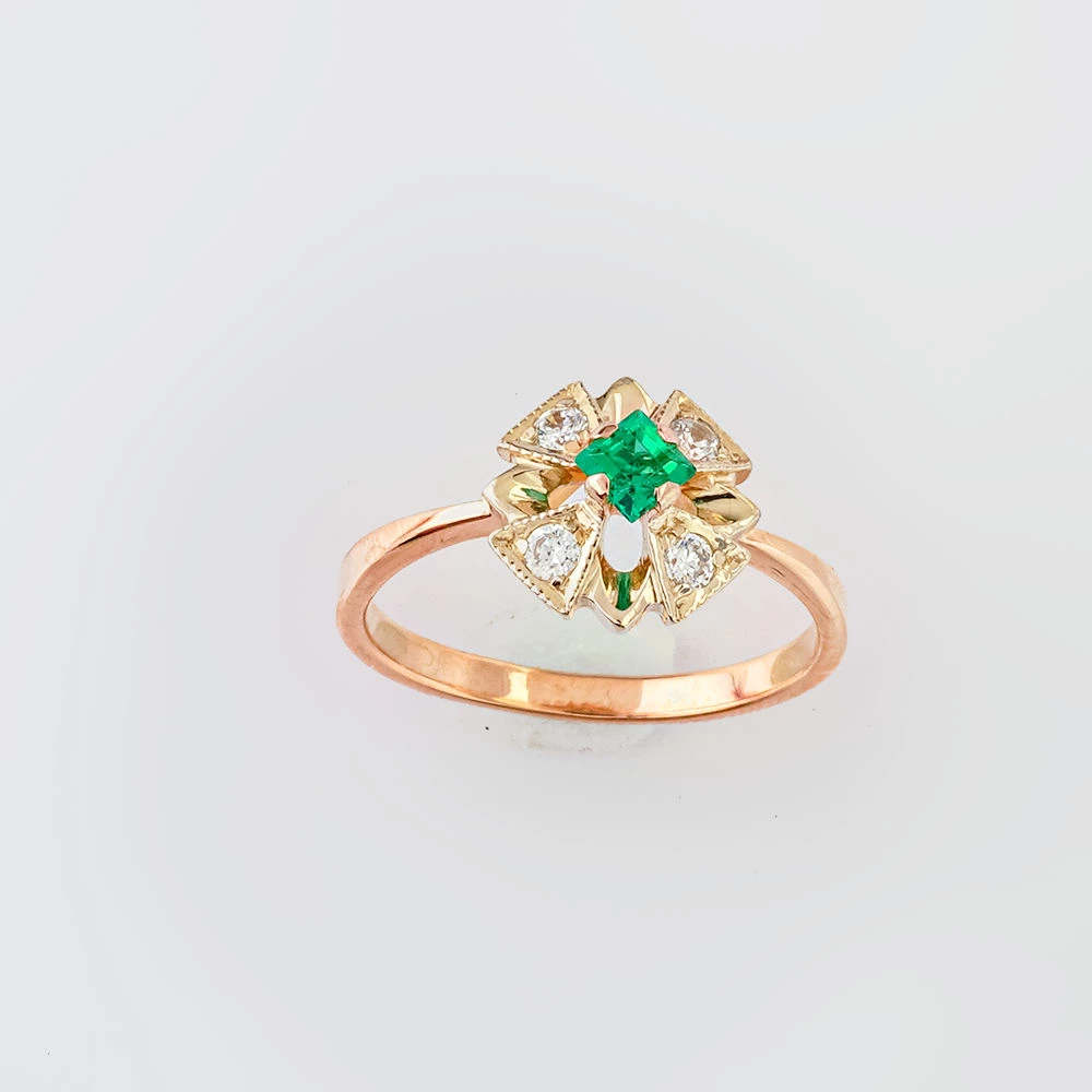 Кольцо с фианитом из красного золота 585 пробы