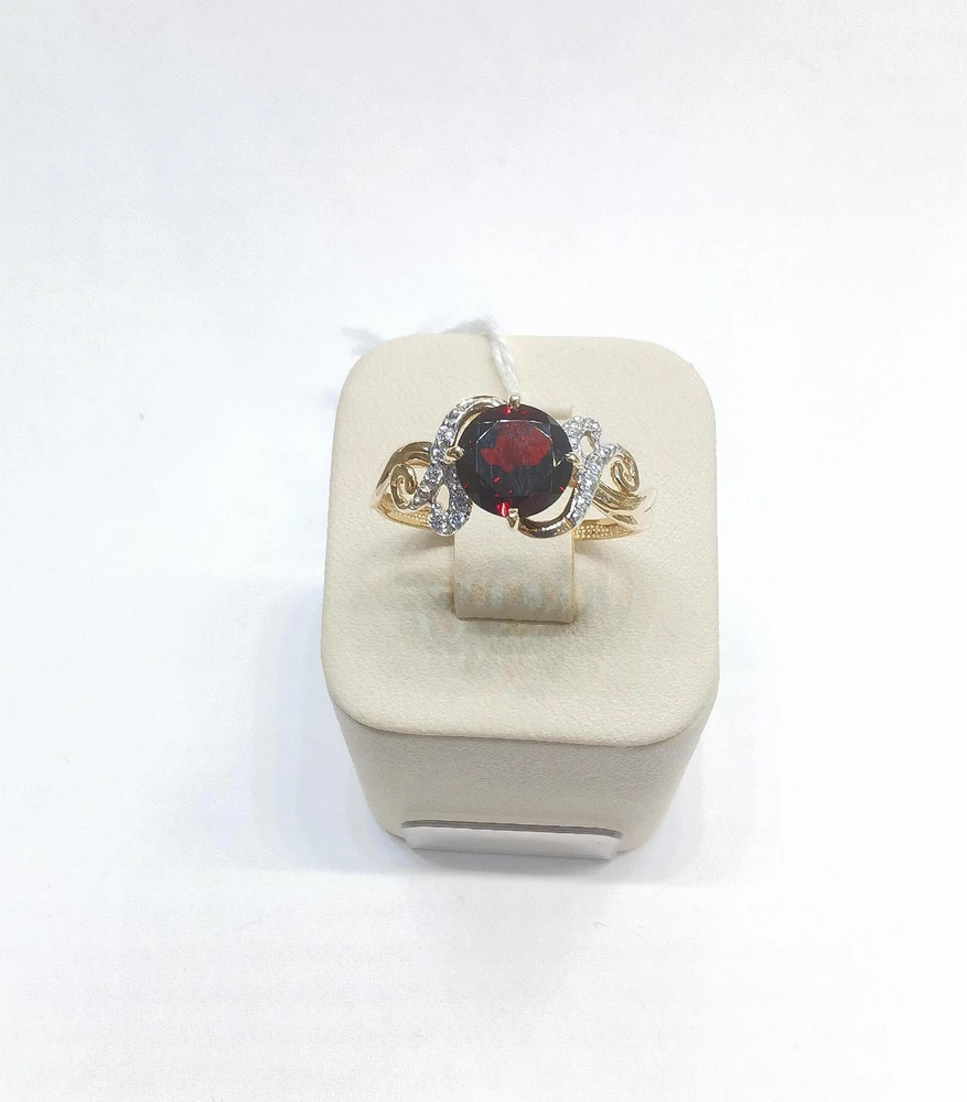 Кольцо с гранатом из красного золота 585 пробы