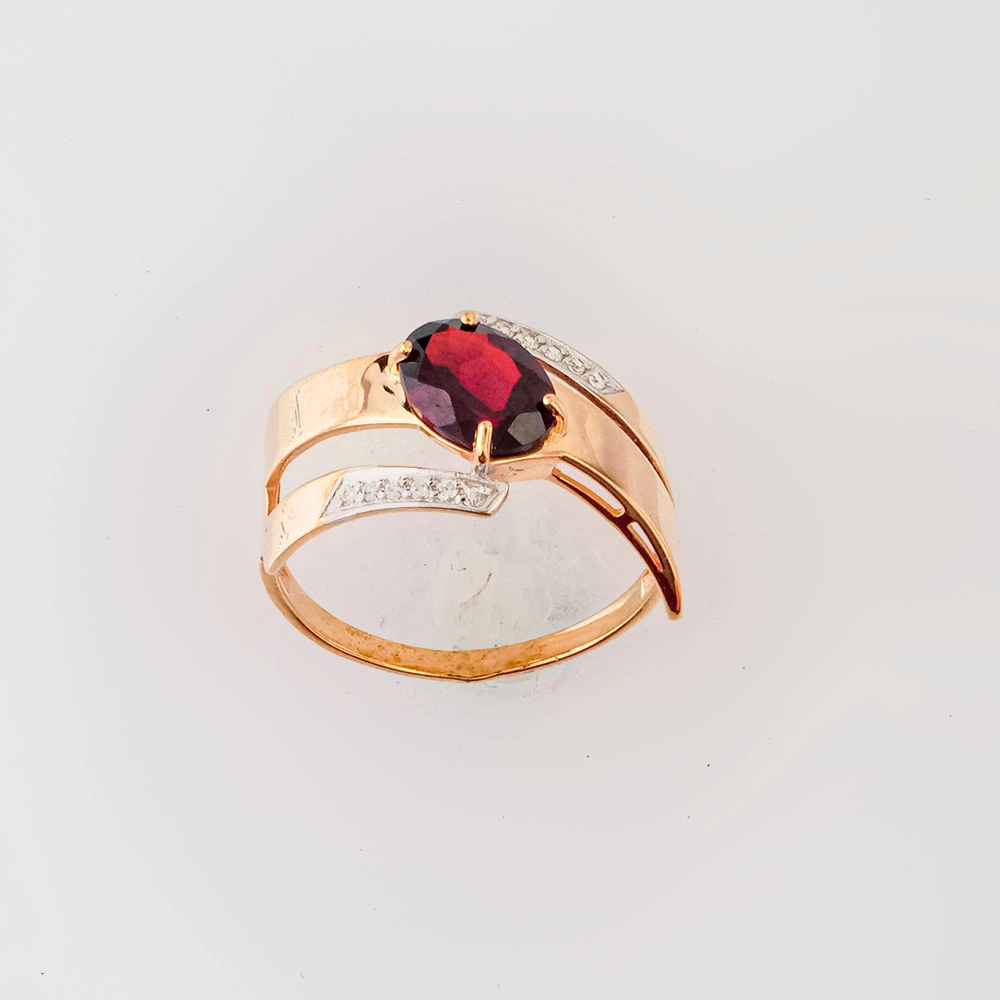 Кольцо с гранатом из красного золота 585 пробы