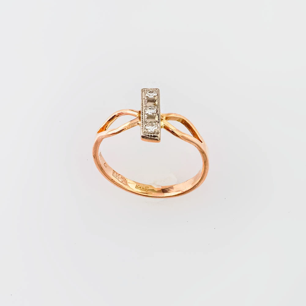 Кольцо с бриллиантом из красного золота 583 пробы Кольцо с бриллиантом из красного золота 583 пробы