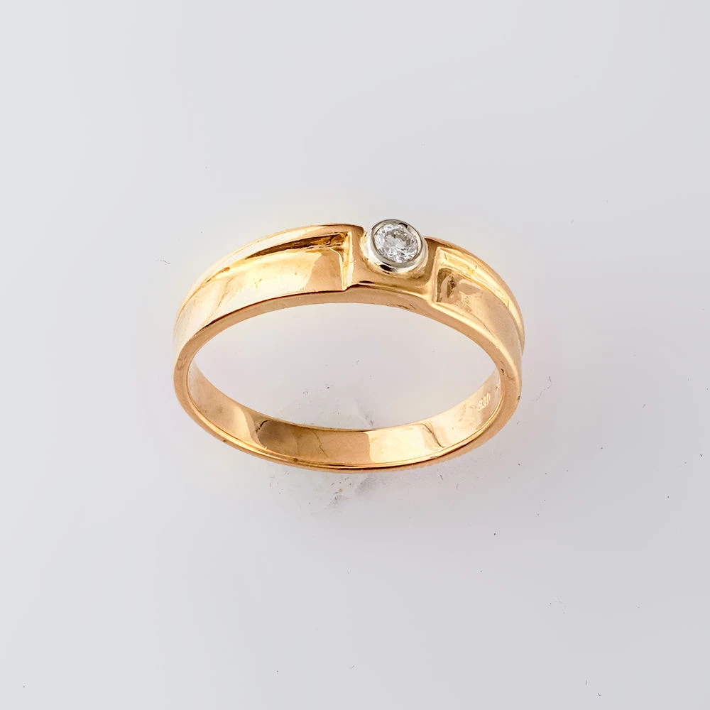 Кольцо с бриллиантом из красного золота 750 пробы