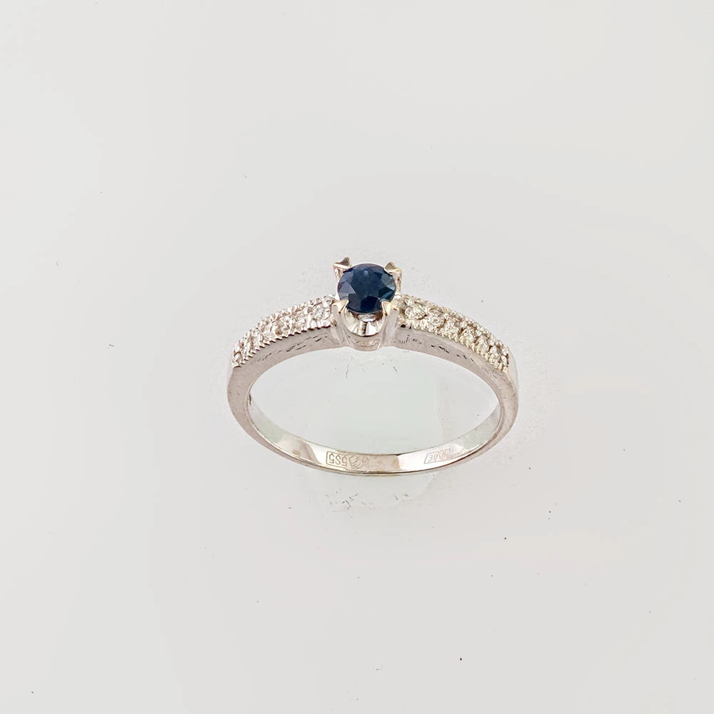 Кольцо с сапфиром из белого золота 585 пробы