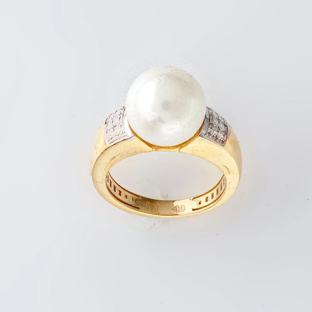 Кольцо с культивированным жемчугом из желтого золота 585 пробы Кольцо с культивированным жемчугом из желтого золота 585 пробы