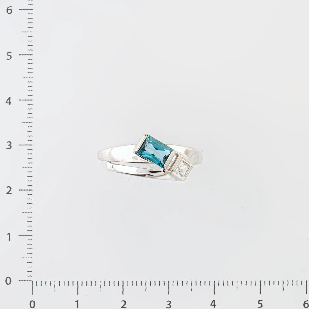 Кольцо с топазом лондон из белого золота 585 пробы