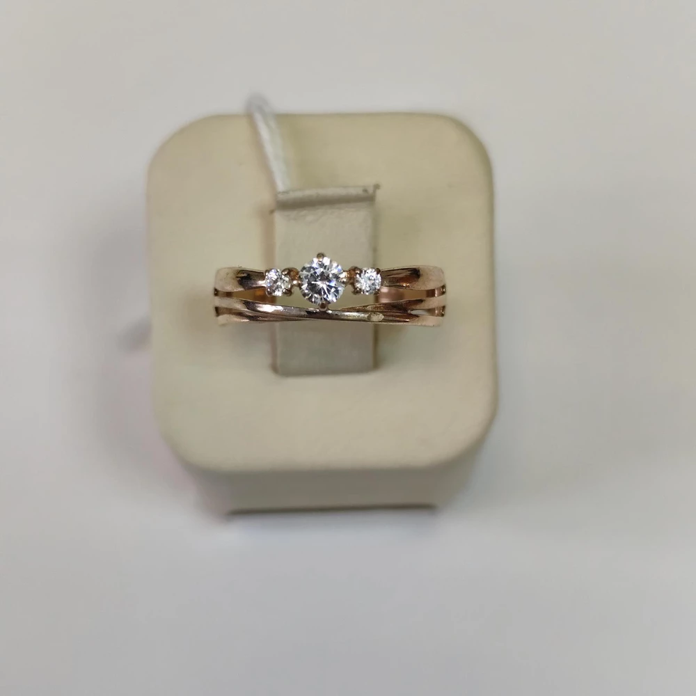 Кольцо с фианитом из красного золота 585 пробы