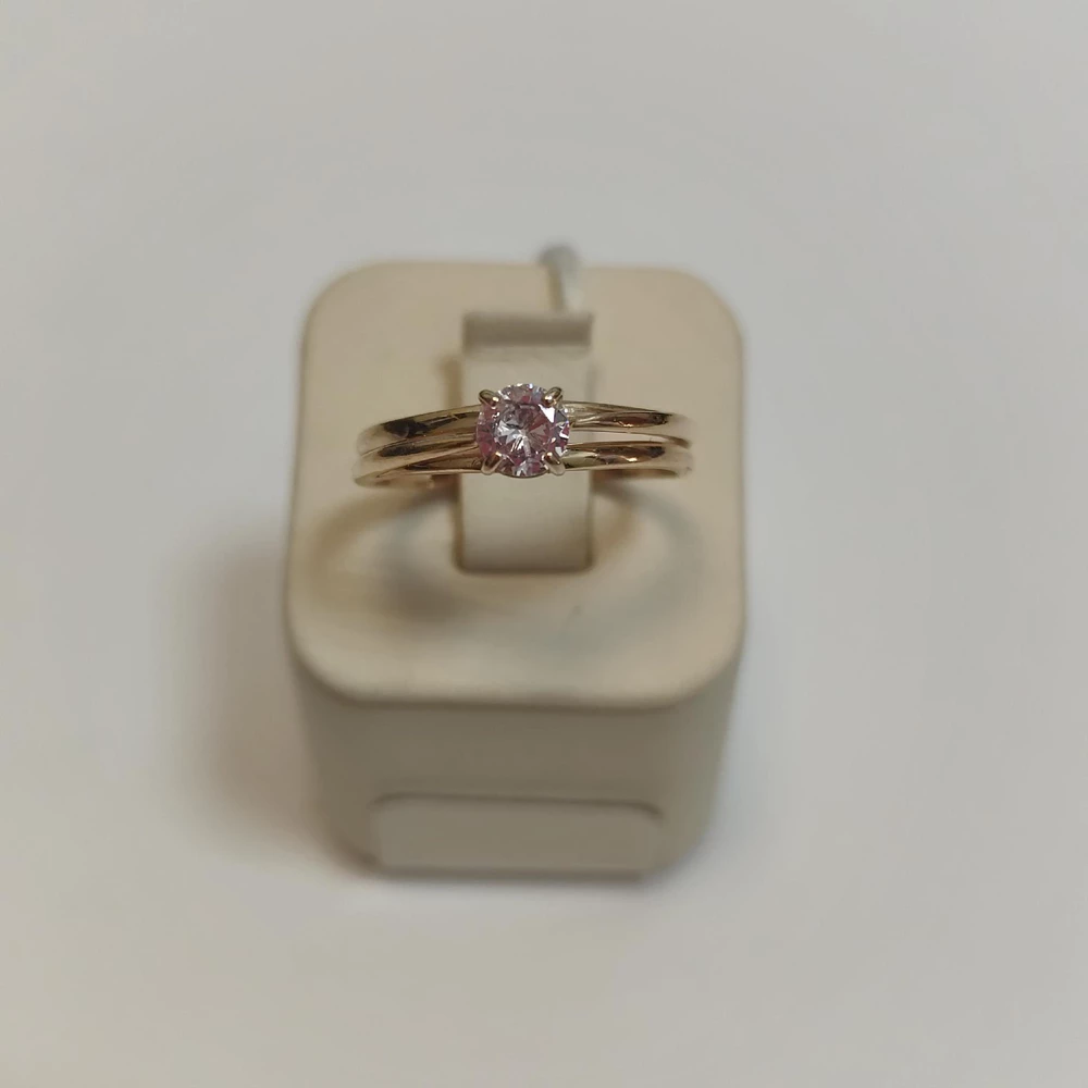 Кольцо с фианитом из красного золота 585 пробы