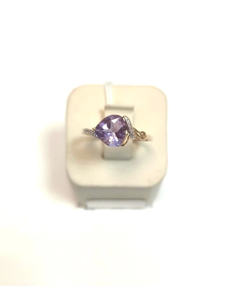 Кольцо с аметистом из красного золота 585 пробы