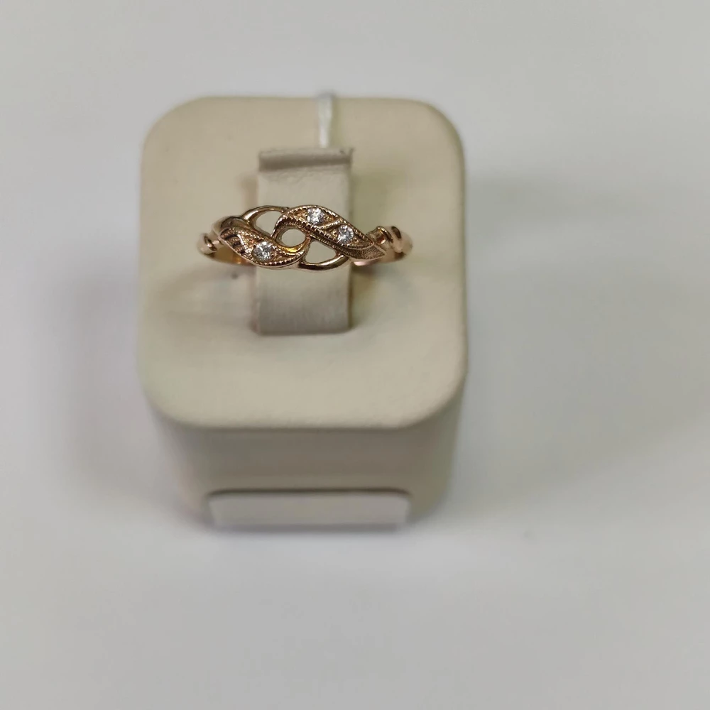 Кольцо с фианитом из красного золота 585 пробы