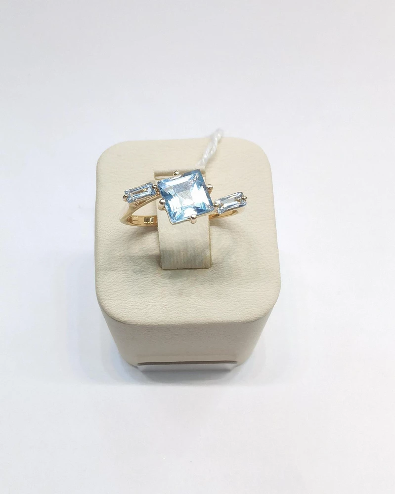 Кольцо с топазом из красного золота 585 пробы