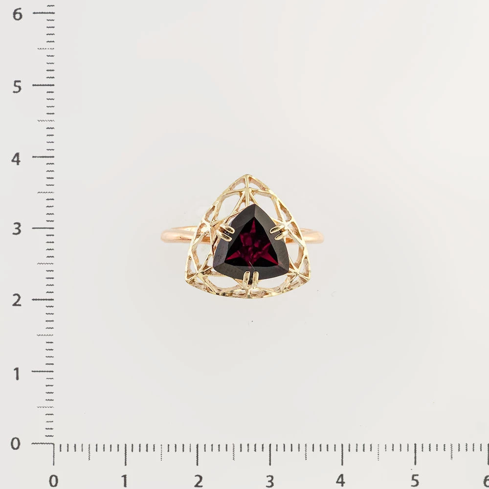 Кольцо с гранатом из красного золота 585 пробы