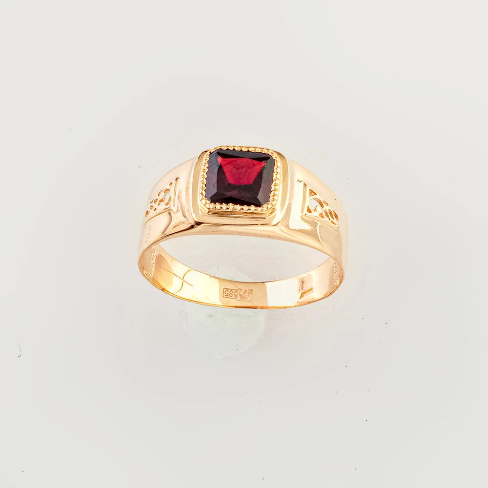 Кольцо с гранатом из красного золота 585 пробы