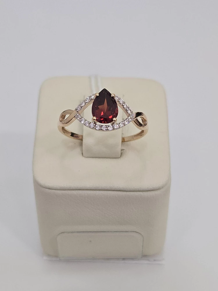 Кольцо с гранатом из красного золота 585 пробы