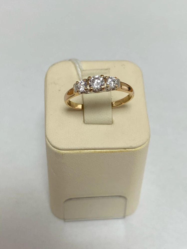 Кольцо с фианитом из красного золота 585 пробы Кольцо с фианитом из красного золота 585 пробы