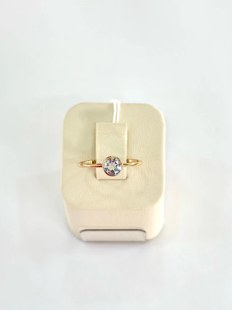 Кольцо с топазом из красного золота 585 пробы