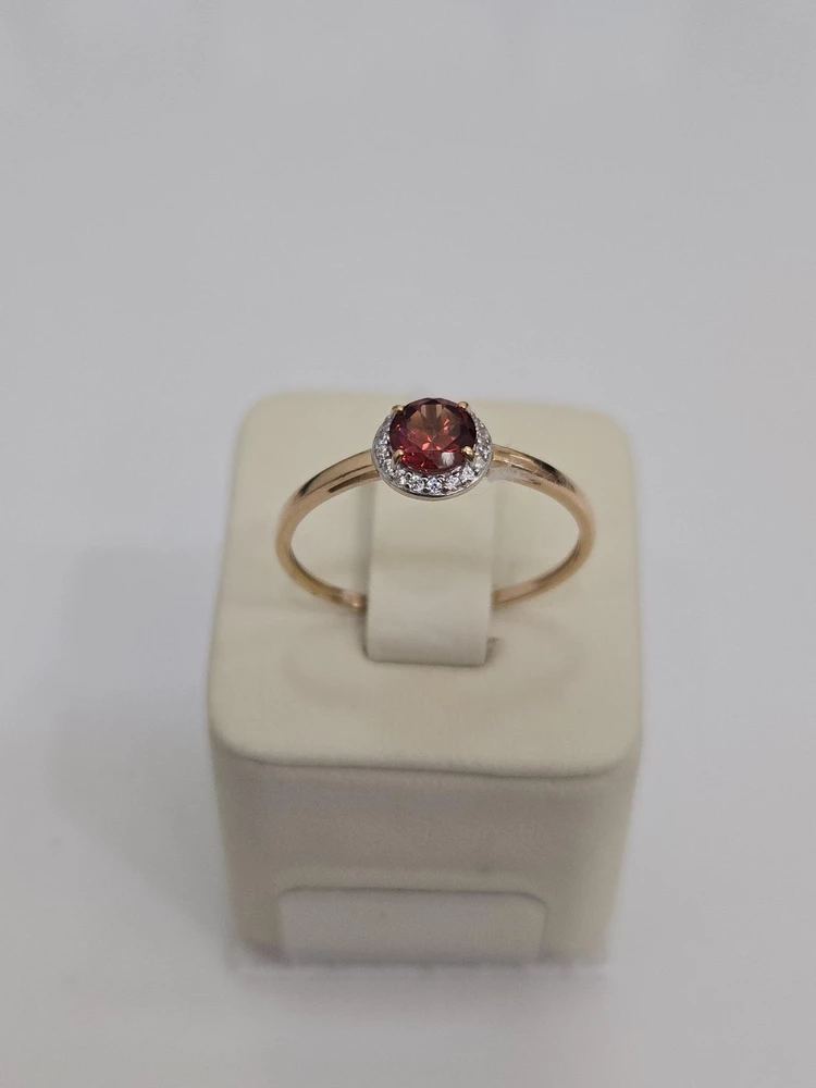 Кольцо с гранатом из красного золота 585 пробы