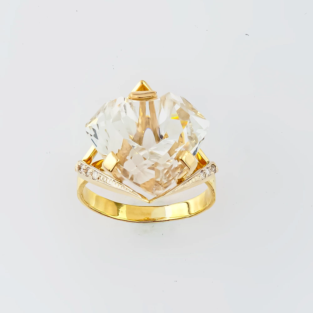 Кольцо с ситаллом из желтого золота 750 пробы