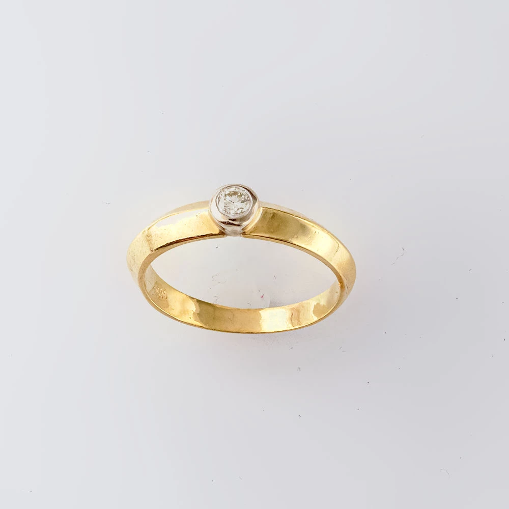 Кольцо с бриллиантом из желтого золота 585 пробы Кольцо с бриллиантом из желтого золота 585 пробы